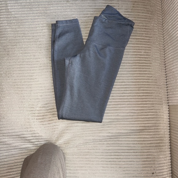 Old Navy Active Gray Leggings - Picture 5 of 5
